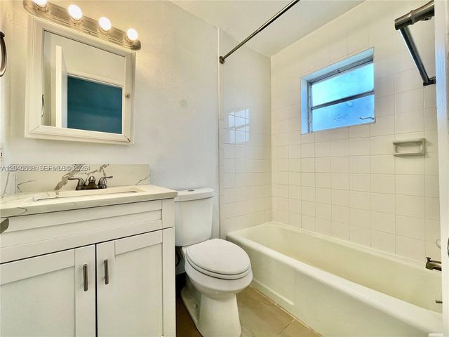 241 SE 9th Ave 207, Pompano Beach, FL 33060