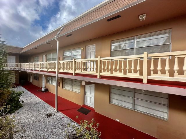 241 SE 9th Ave 207, Pompano Beach, FL 33060
