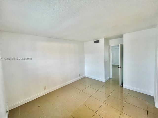 241 SE 9th Ave 207, Pompano Beach, FL 33060