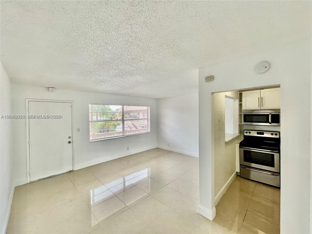 241 SE 9th Ave 207, Pompano Beach, FL 33060
