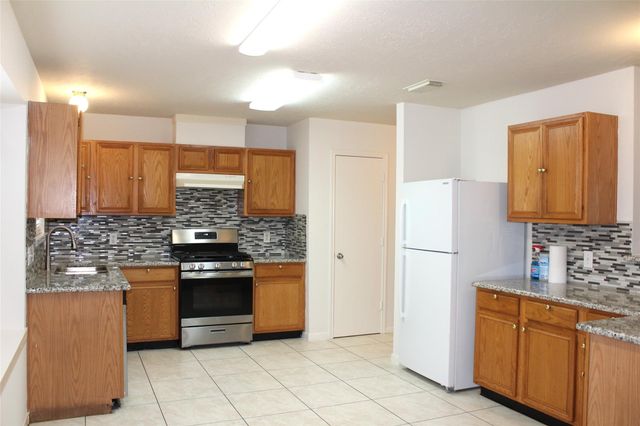 16014 Clayton Green Drive, Houston, TX 77082