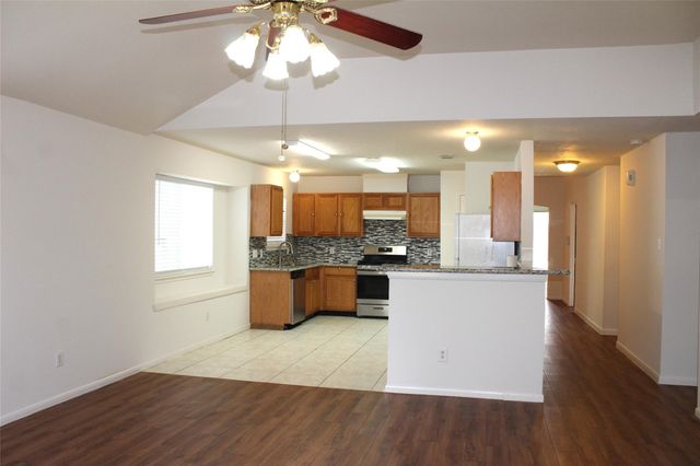 16014 Clayton Green Drive, Houston, TX 77082