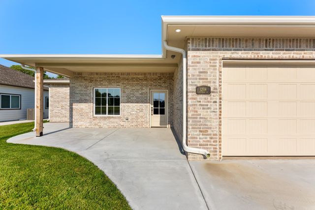 1208 Stutzman St., Halstead, KS 67056