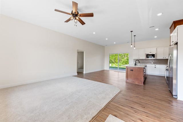 1208 Stutzman St., Halstead, KS 67056