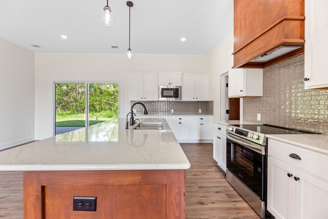 1208 Stutzman St., Halstead, KS 67056