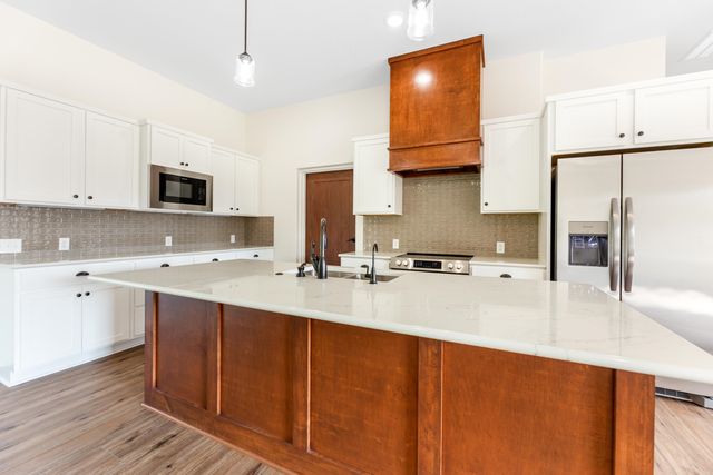 1208 Stutzman St., Halstead, KS 67056