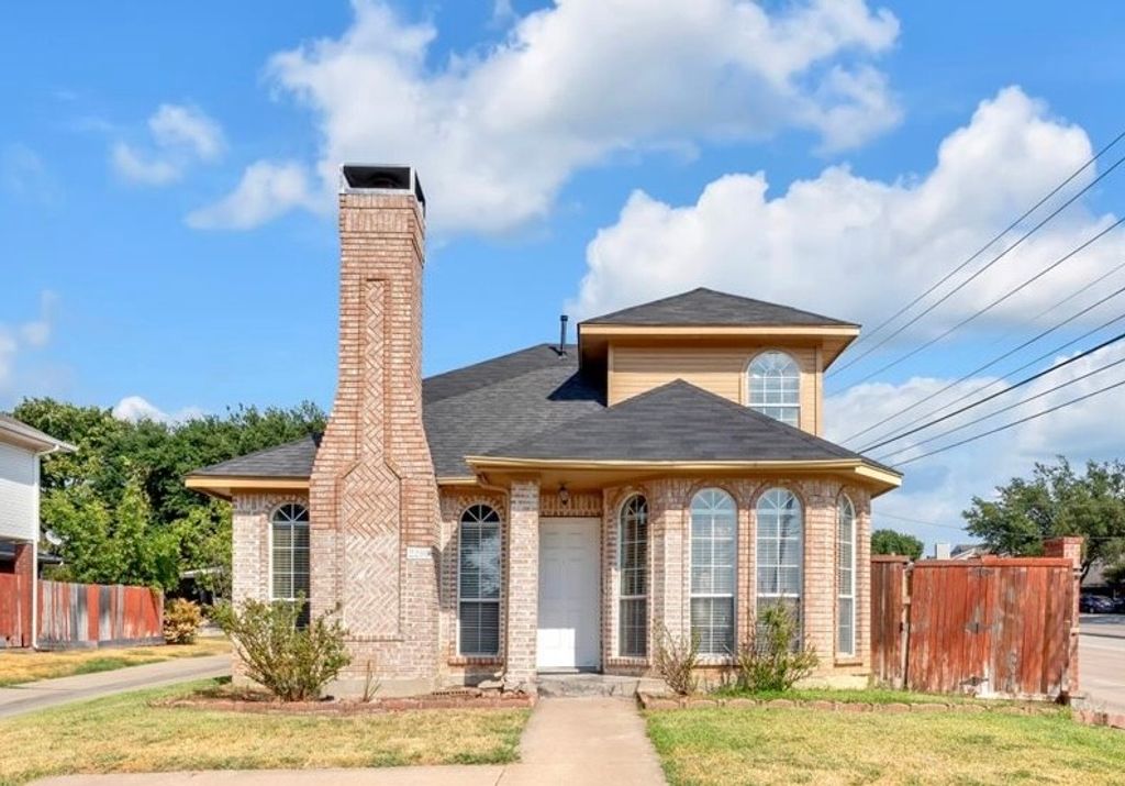2200 Meadowstone Drive, Carrollton, TX 75006 — exterior