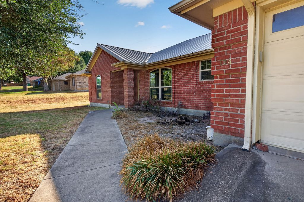 304 Edgehill Road, Joshua, TX 76058 — photo 2