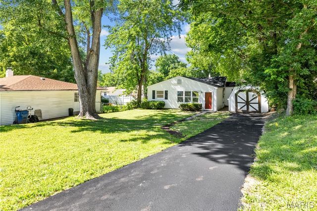 135 Becker Drive, St Louis, MO 63135