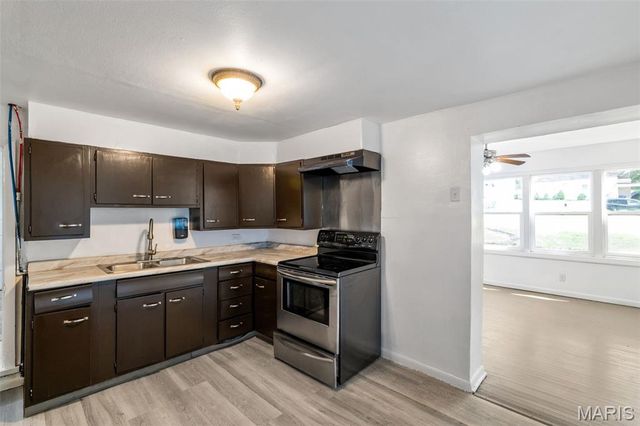 135 Becker Drive, St Louis, MO 63135
