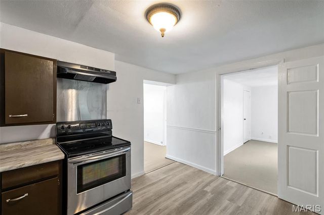 135 Becker Drive, St Louis, MO 63135