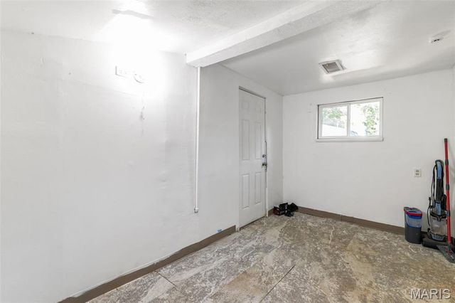 135 Becker Drive, St Louis, MO 63135