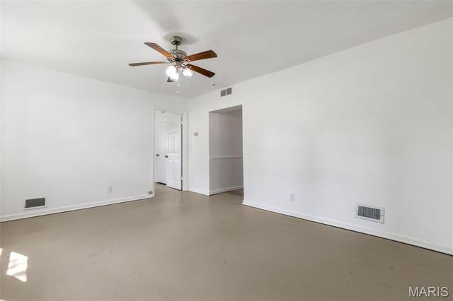 135 Becker Drive, St Louis, MO 63135