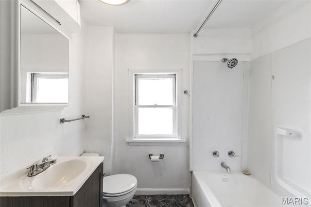 135 Becker Drive, St Louis, MO 63135