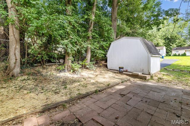 135 Becker Drive, St Louis, MO 63135