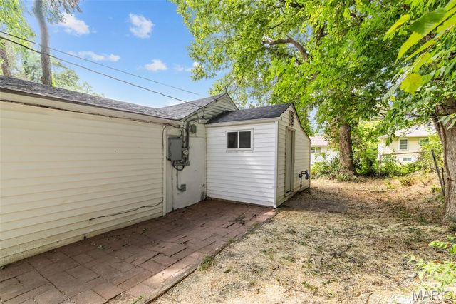 135 Becker Drive, St Louis, MO 63135