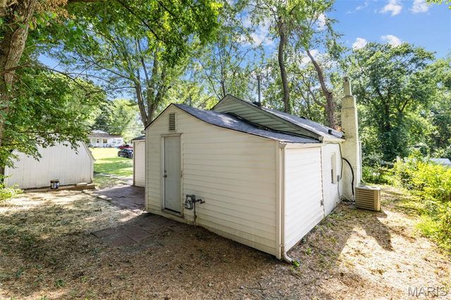 135 Becker Drive, St Louis, MO 63135