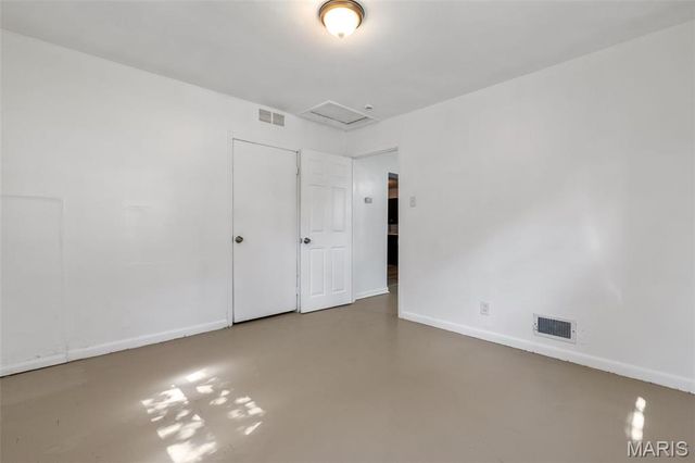 135 Becker Drive, St Louis, MO 63135