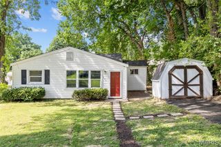 135 Becker Drive, St Louis, MO 63135