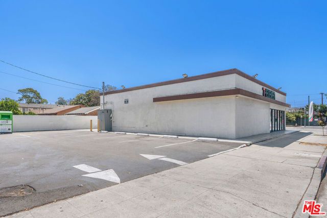 1960 Santa Fe Avenue, Long Beach, CA 90810