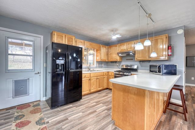 2276 Lovingood Rd., Hiawassee, GA 30546