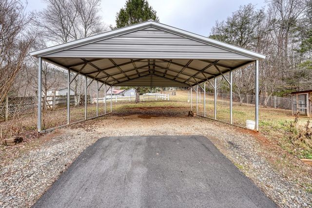 2276 Lovingood Rd., Hiawassee, GA 30546