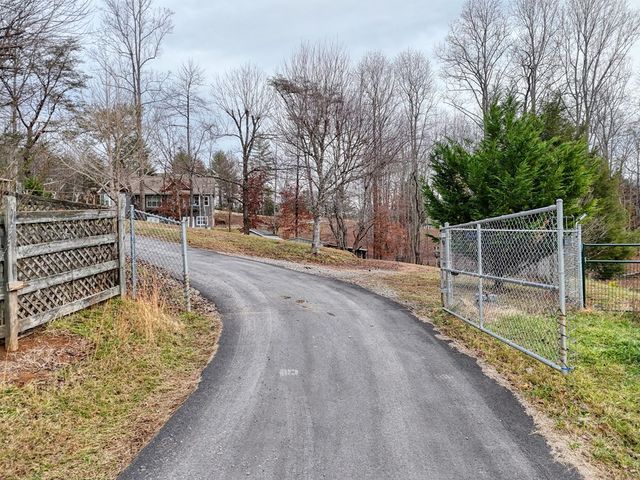 2276 Lovingood Rd., Hiawassee, GA 30546