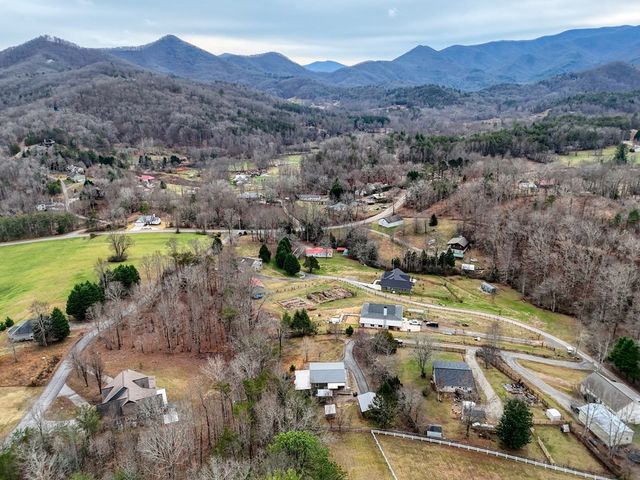 2276 Lovingood Rd., Hiawassee, GA 30546