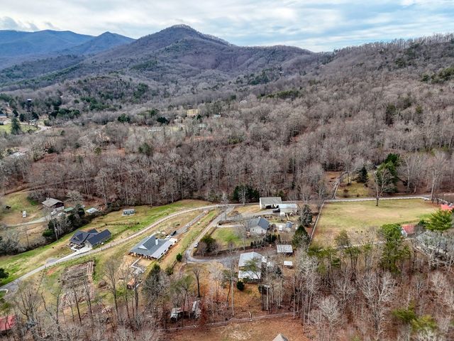 2276 Lovingood Rd., Hiawassee, GA 30546