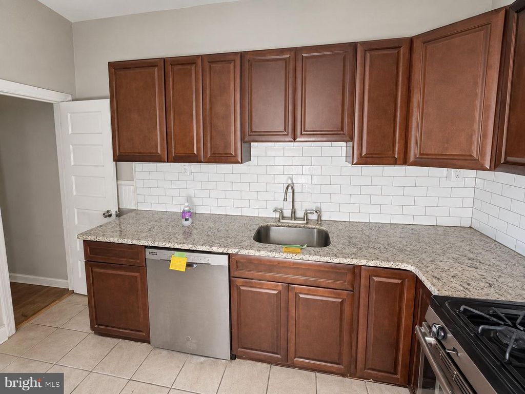 2059 E VICTORIA ST, Philadelphia, PA 19134 — photo 4