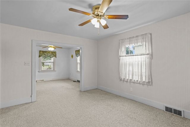 229 Spruce St, Zelienople Boro, PA 16063