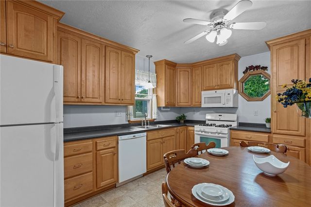 229 Spruce St, Zelienople Boro, PA 16063