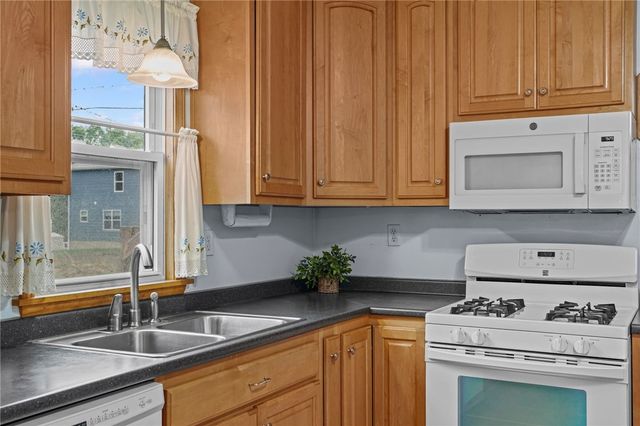 229 Spruce St, Zelienople Boro, PA 16063