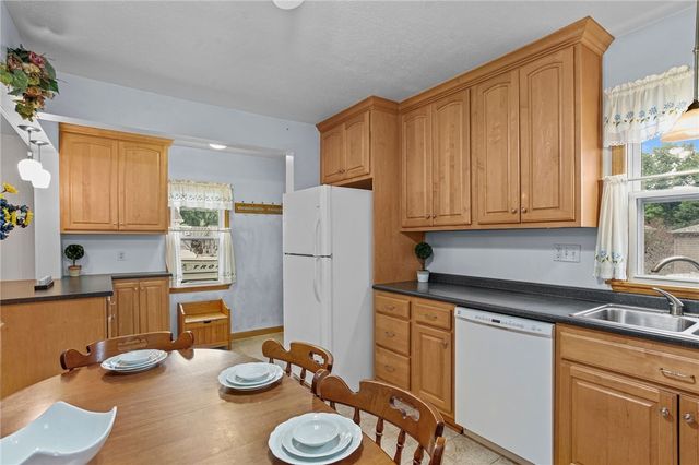 229 Spruce St, Zelienople Boro, PA 16063