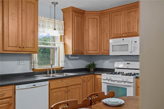 229 Spruce St, Zelienople Boro, PA 16063