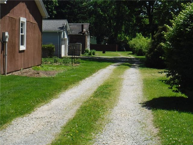 229 Spruce St, Zelienople Boro, PA 16063