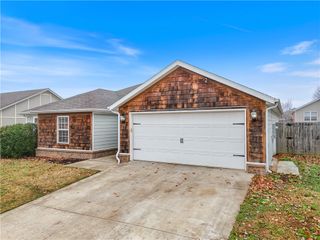 681 Edens Court, Centerton, AR 72719