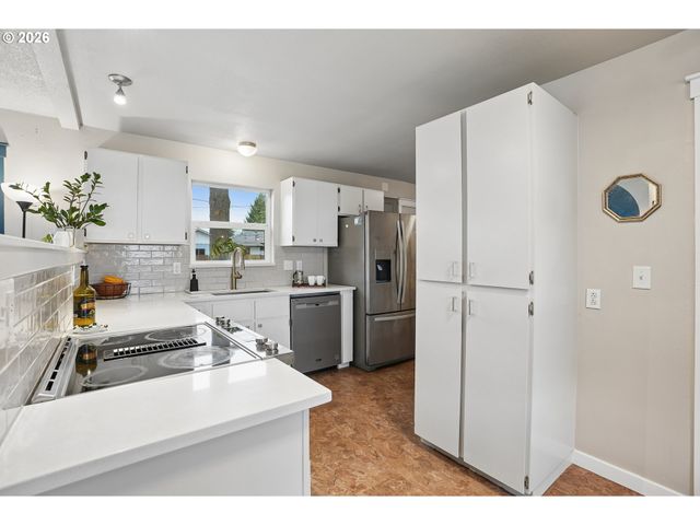 9016 MT BAKER Ave, Vancouver, WA 98664