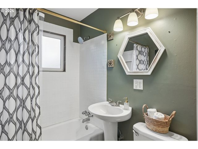 9016 MT BAKER Ave, Vancouver, WA 98664