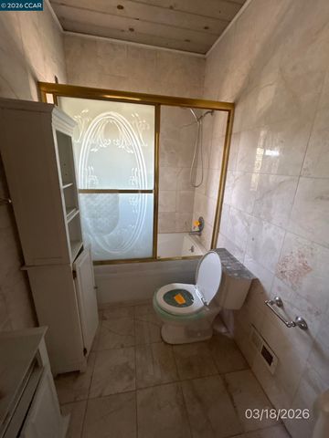 6233 Leona St, Oakland, CA 94605