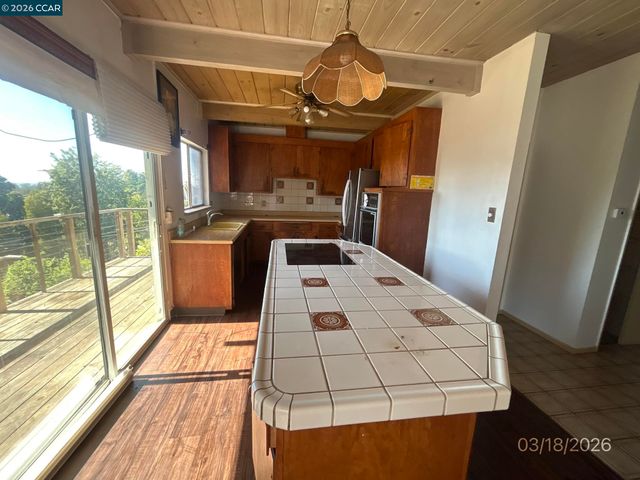 6233 Leona St, Oakland, CA 94605