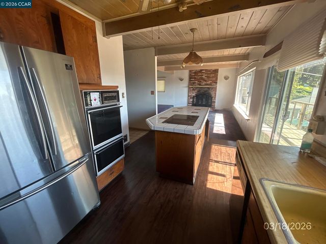 6233 Leona St, Oakland, CA 94605