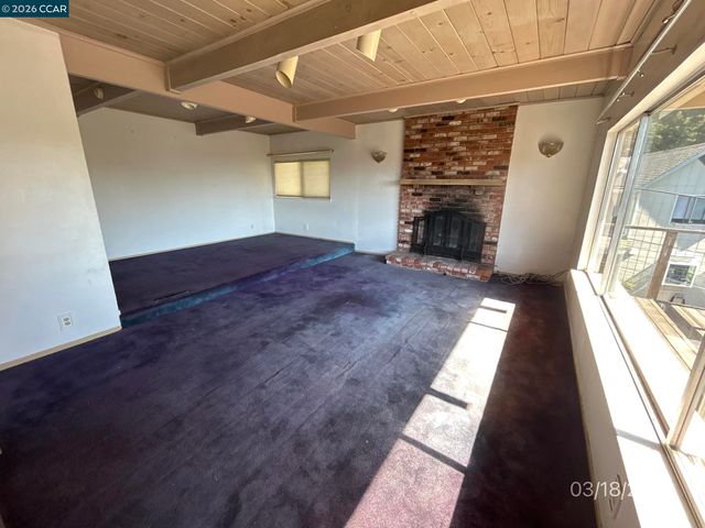 6233 Leona St, Oakland, CA 94605