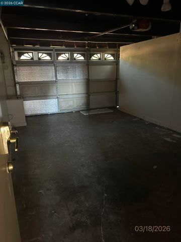 6233 Leona St, Oakland, CA 94605