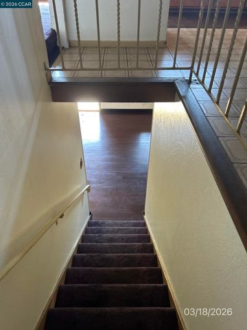 6233 Leona St, Oakland, CA 94605