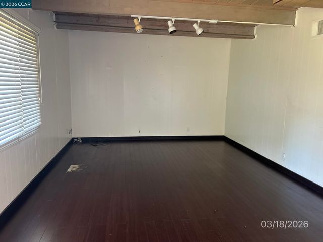 6233 Leona St, Oakland, CA 94605