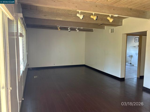 6233 Leona St, Oakland, CA 94605