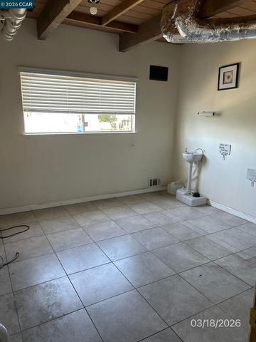 6233 Leona St, Oakland, CA 94605