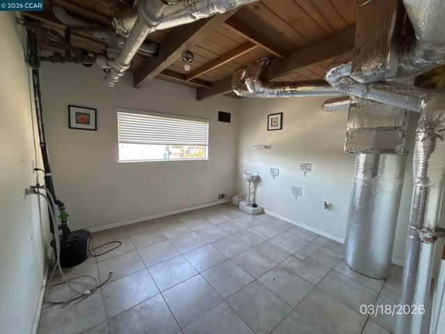 6233 Leona St, Oakland, CA 94605