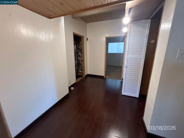 6233 Leona St, Oakland, CA 94605